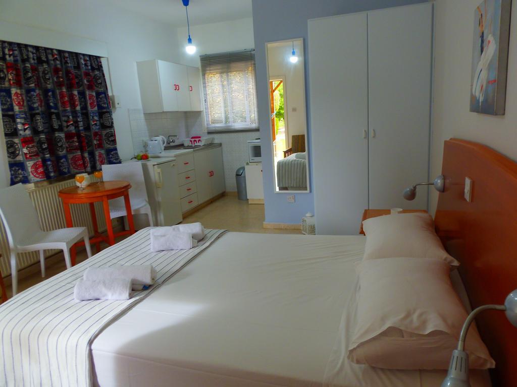 Light & Blue Gardens Apartment Protaras Exterior foto